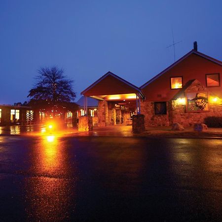 The Station Hotel Jindabyne Exterior photo