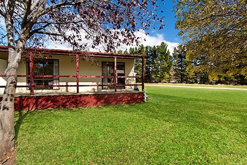 The Station Hotel Jindabyne Room photo