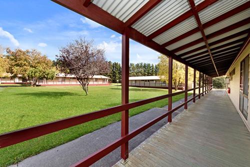 The Station Hotel Jindabyne Exterior photo