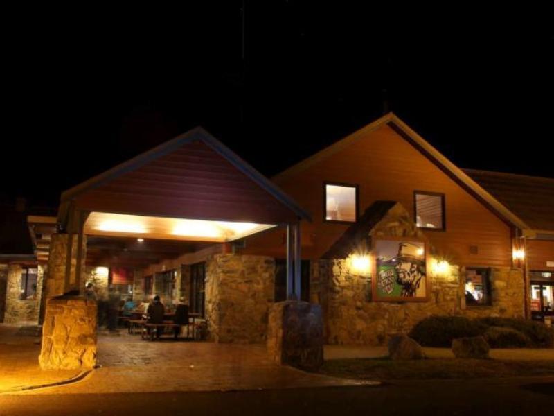 The Station Hotel Jindabyne Exterior photo