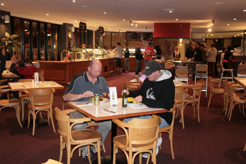 The Station Hotel Jindabyne Exterior photo