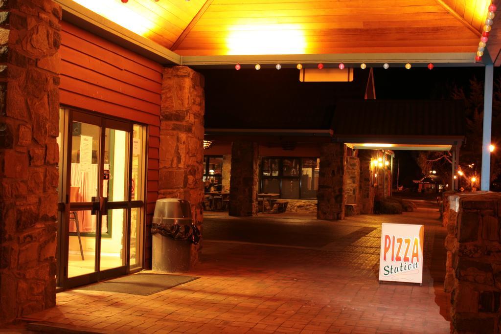 The Station Hotel Jindabyne Exterior photo