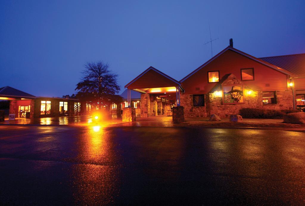 The Station Hotel Jindabyne Exterior photo