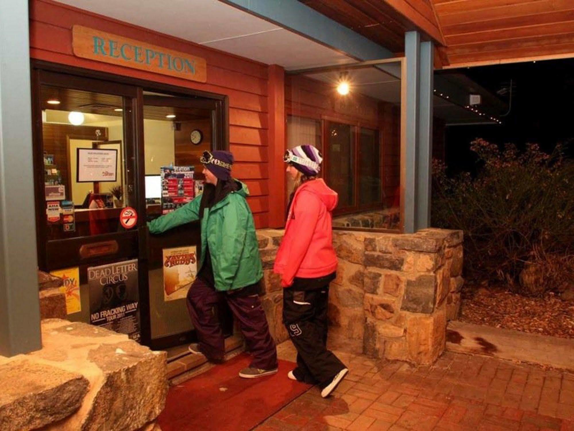 The Station Hotel Jindabyne Exterior photo