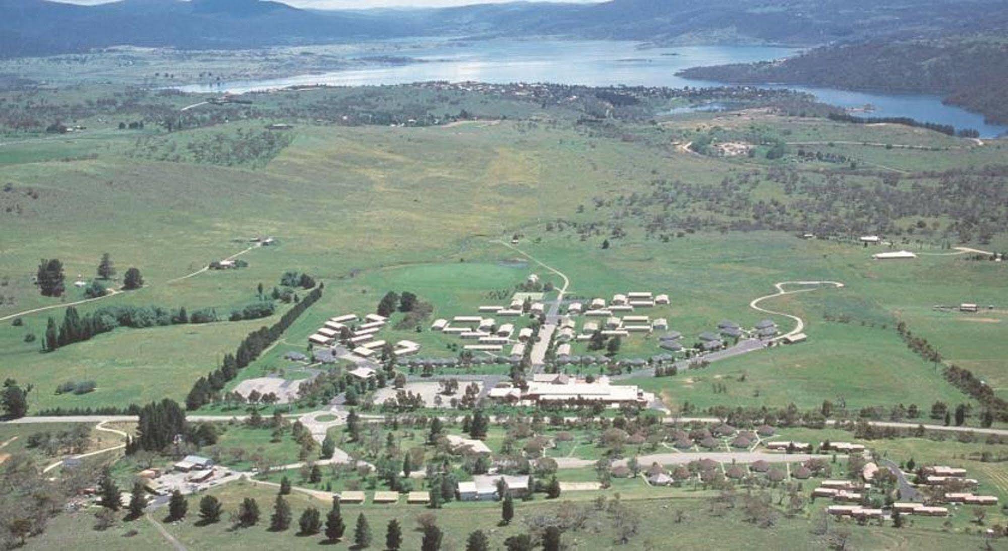 The Station Hotel Jindabyne Exterior photo