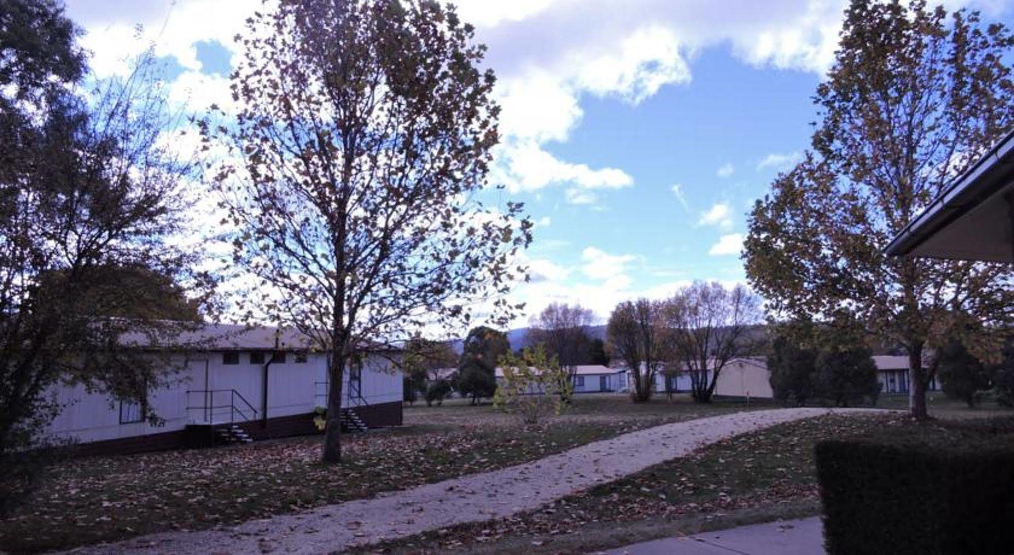 The Station Hotel Jindabyne Exterior photo