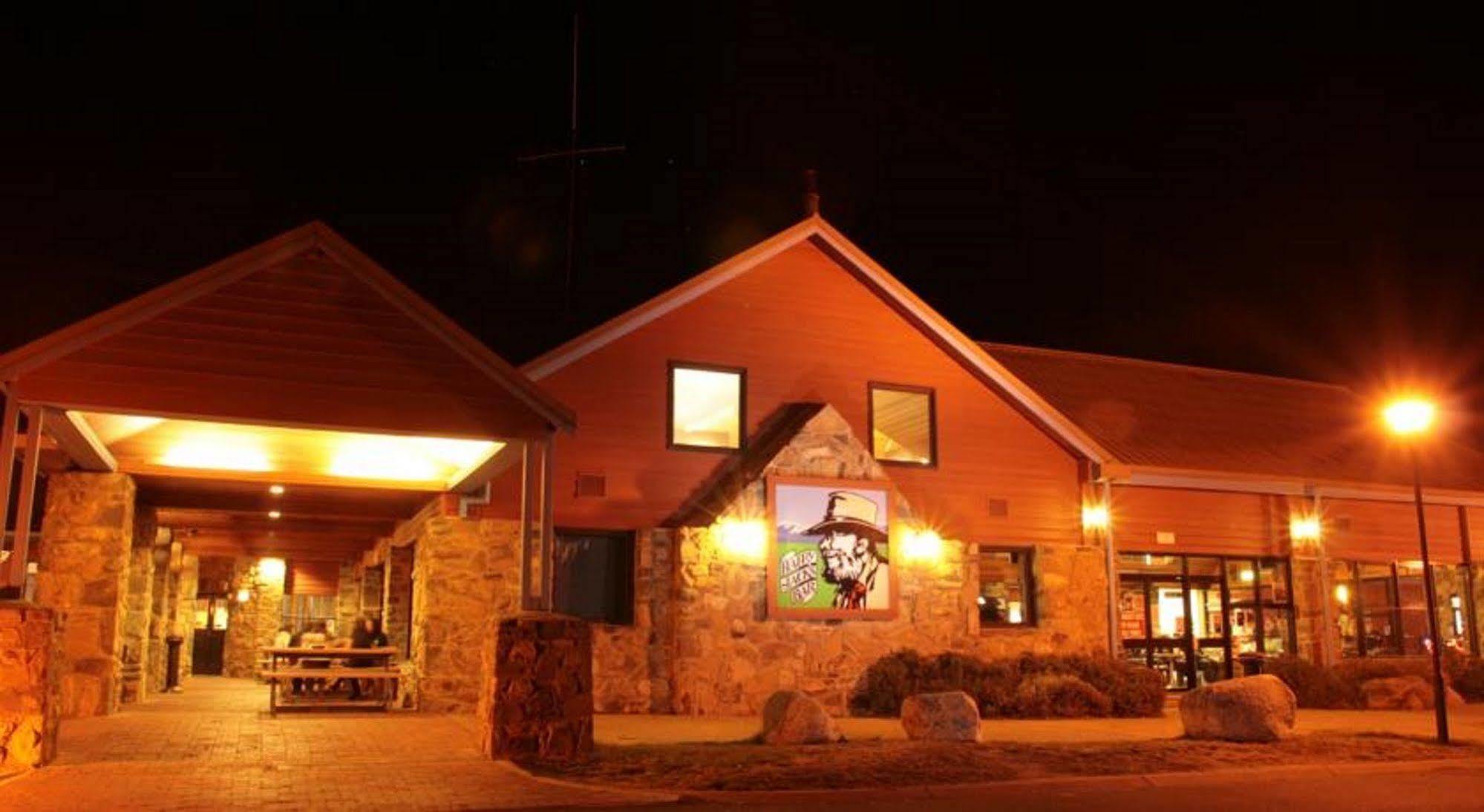 The Station Hotel Jindabyne Exterior photo